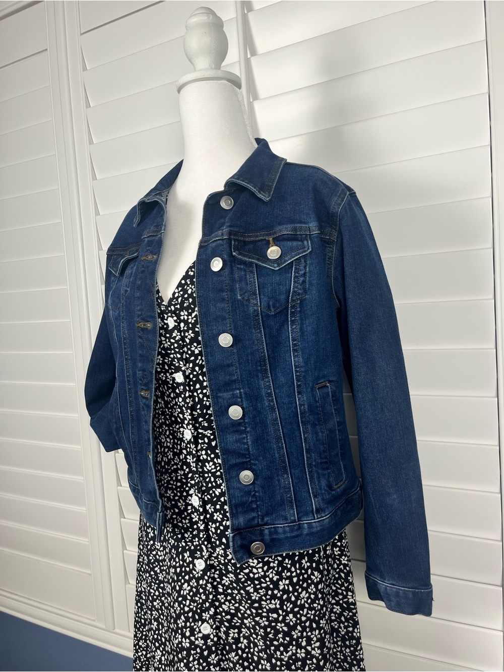 Time&Tru Dark Blue Denim Jacket Classic Womens Clean fitted silhouette Size XS